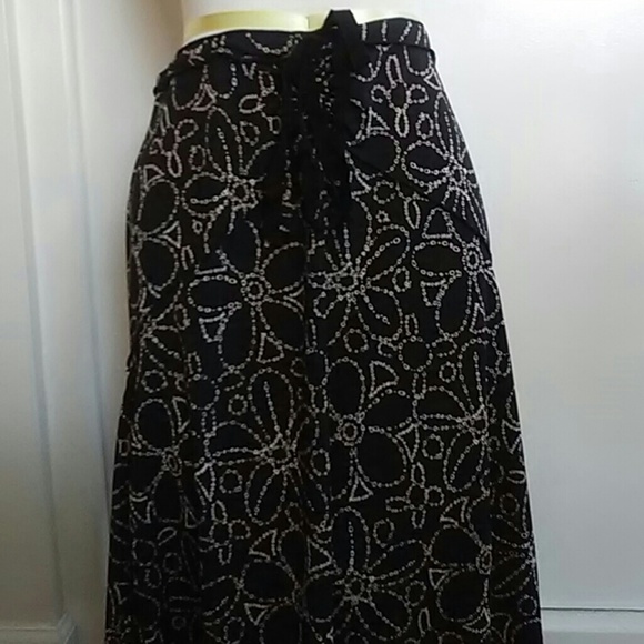 Black/Tan Skirt with tie in the front. - Picture 1 of 2
